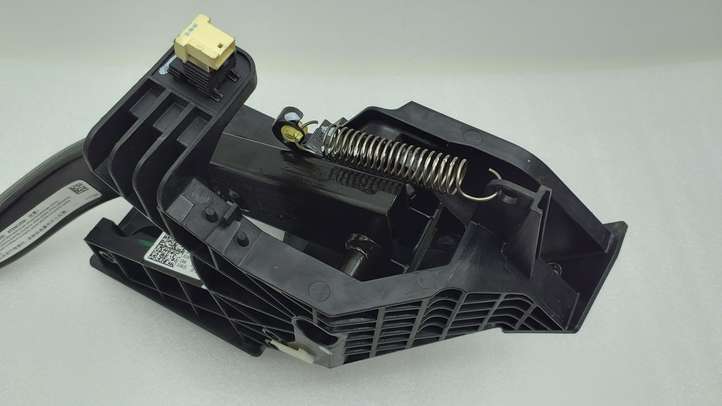 Mini One Cooper F56 F55 (2012 - 2022)  6858613 Тормозная педаль