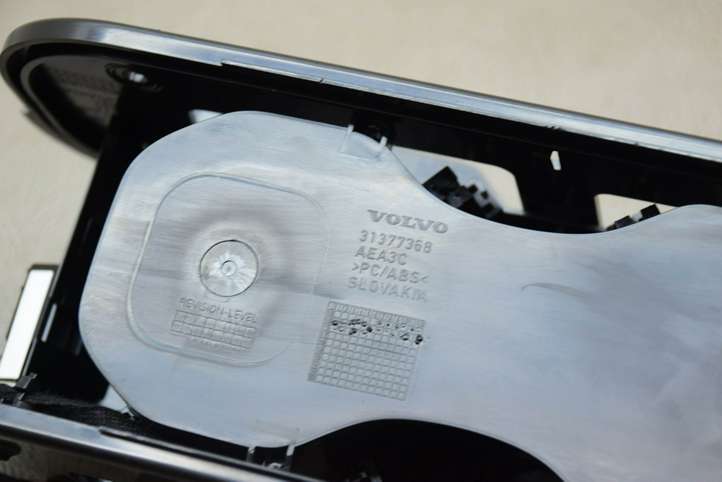 Volvo XC90 (2014 - 2019)  31377368 Передний держатель чашки