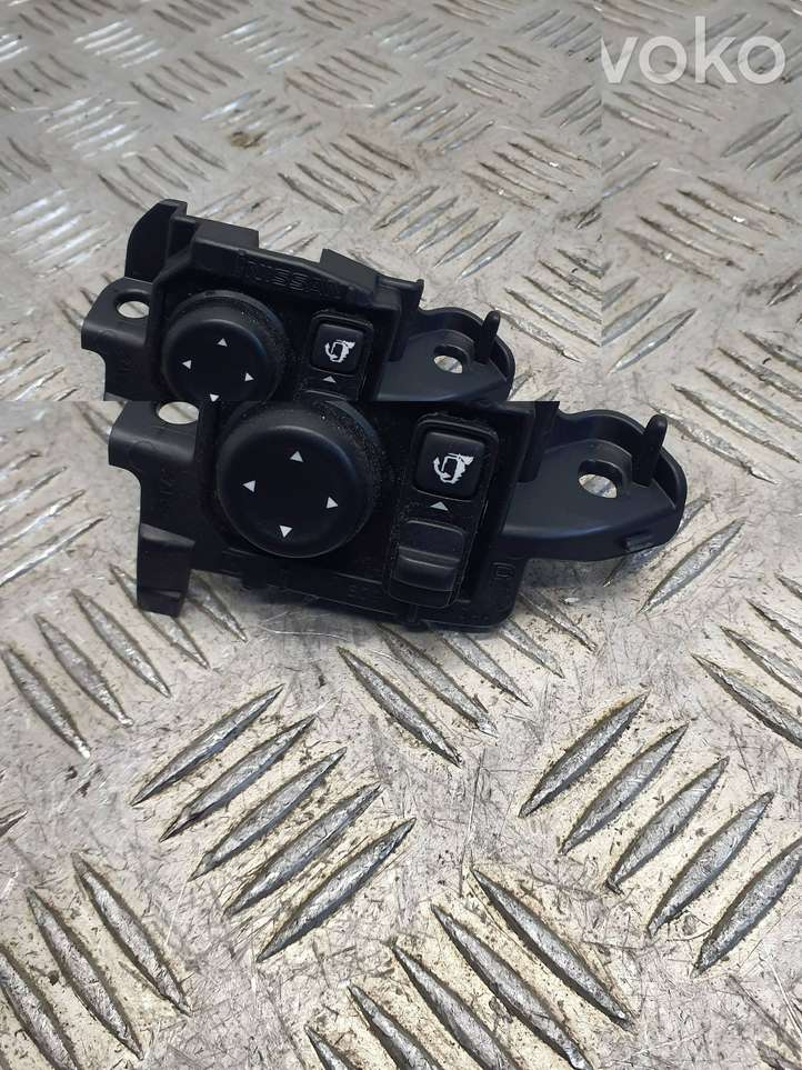 Nissan Qashqai (2013 - 2017)  255704EA1B Включатель зеркал
