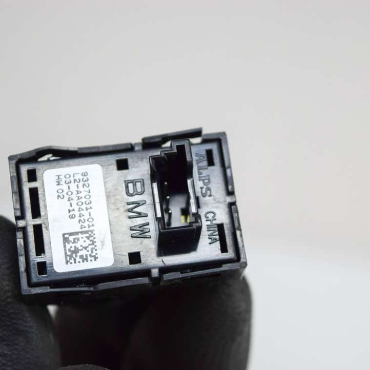 BMW X3 G01 (2018 - )  9327031 Кнопка стеклоподъемников