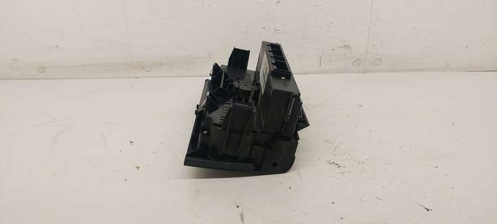 Audi A3/S3 8P (2003 - 2005)  8P0820043F Блок управления кондиционера воздуха / климата/ печки (в салоне)
