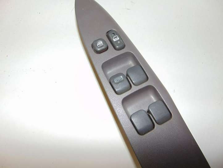 Toyota Prius (XW10) (1997 - 2003)  8404047020 Кнопка стеклоподъемников