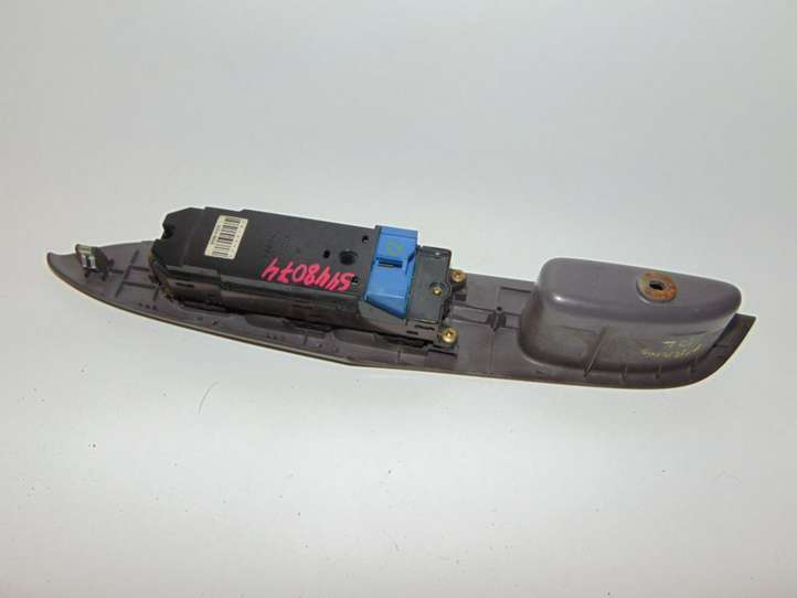 Toyota Prius (XW10) (1997 - 2003)  8404047020 Кнопка стеклоподъемников