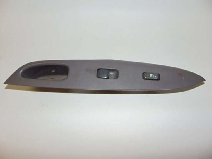 Toyota Prius (XW10) (1997 - 2003)  8403047010 Кнопка стеклоподъемников