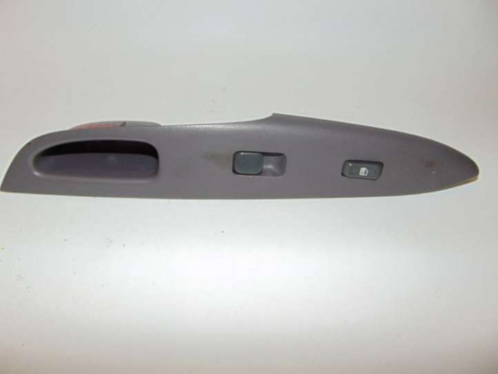 Toyota Prius (XW10) (1997 - 2003)  8403047010 Кнопка стеклоподъемников