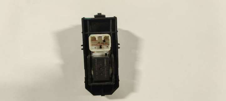 Toyota Prius (XW10) (1997 - 2003)  8403047010 Кнопка стеклоподъемников