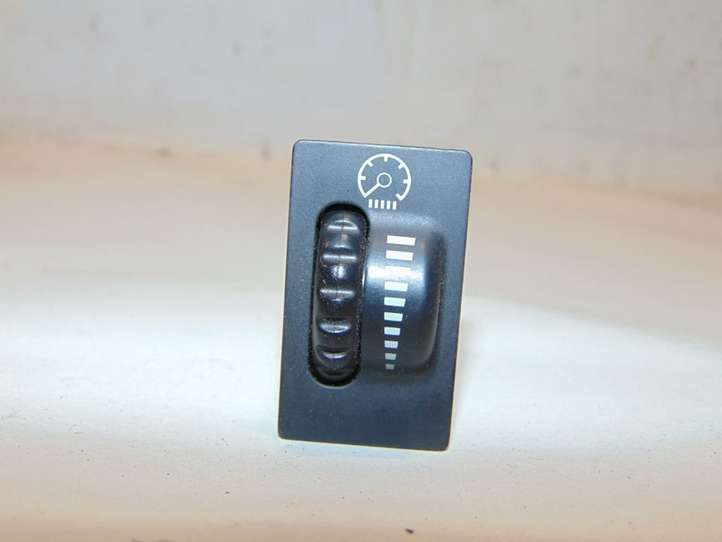 Toyota Prius (XW10) (1997 - 2003)  8411947010 Включатель регулировки освещения панели