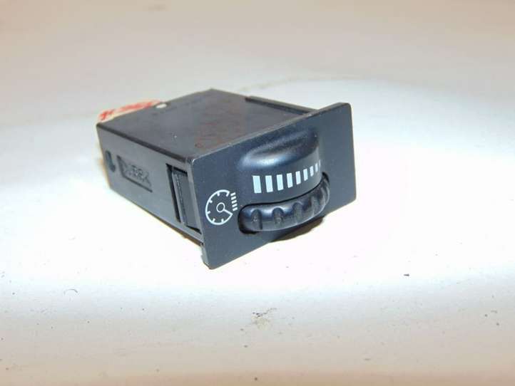 Toyota Prius (XW10) (1997 - 2003)  8411947010 Включатель регулировки освещения панели