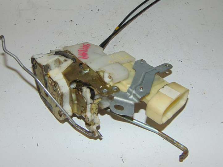 Toyota Prius (XW10) (1997 - 2003)  6904047020 Передняя звукоизоляция