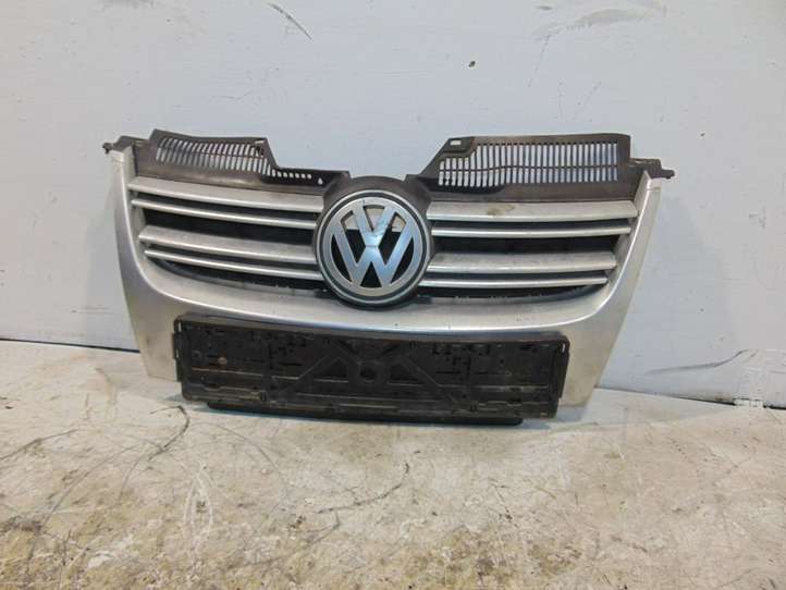 Volkswagen Jetta V (2005 - 2010)  1K5853653A Верхняя решётка