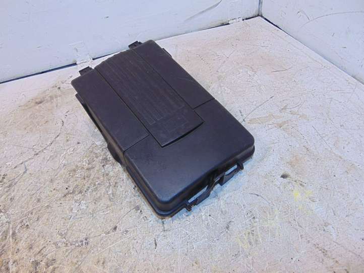 Volkswagen Jetta V (2005 - 2010)  1K0915443A Крышка ящика аккумулятора