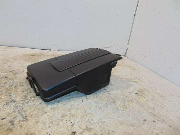Volkswagen Jetta V (2005 - 2010)  1K0915443A Крышка ящика аккумулятора