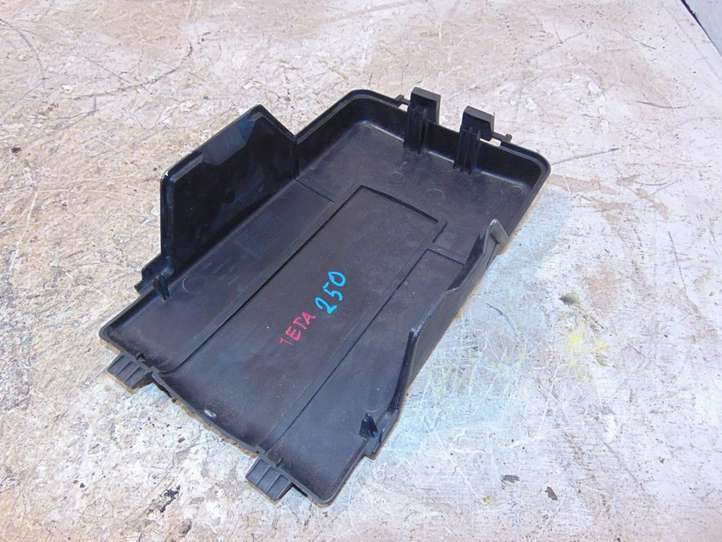 Volkswagen Jetta V (2005 - 2010)  1K0915443A Крышка ящика аккумулятора