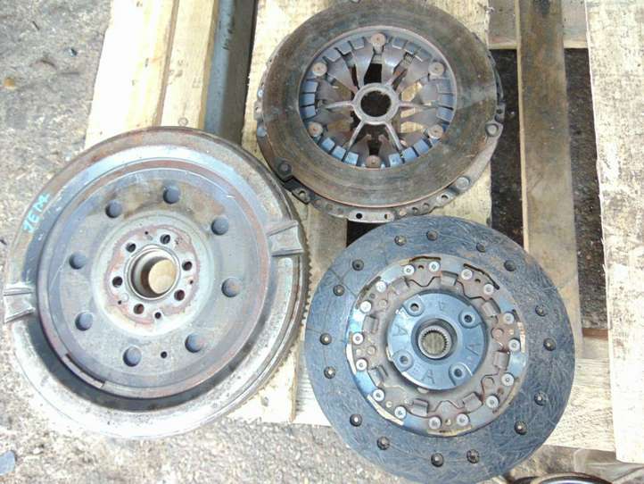 Volkswagen Jetta V (2005 - 2010)  06F105266AB Комплект сцепления