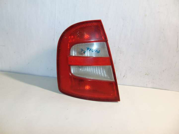 Skoda Fabia Mk1 (6Y) (1999 - 2007)  6Y6945111B Задний фонарь в кузове