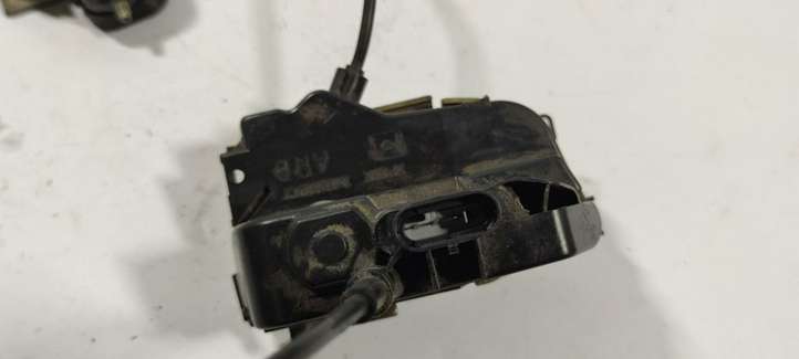 Nissan Primera (2001 - 2008)  82501AV700 Замок задней двери
