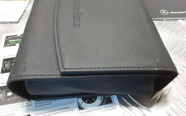 Mercedes-Benz E W212 (2009 - 2016)  2125843101 Сервисная книжка