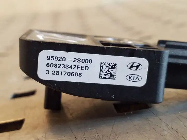     959202S000 Датчик удара надувных подушек