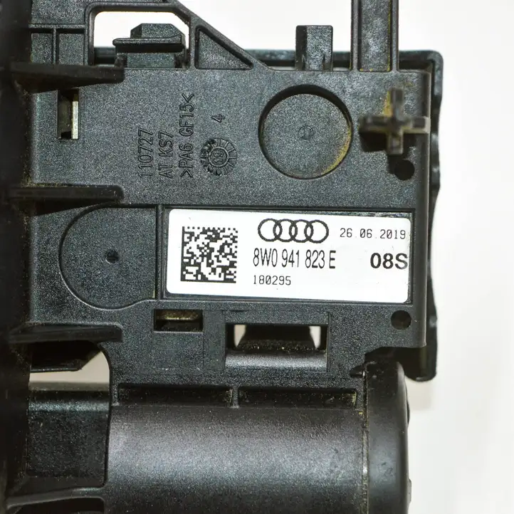 Audi A4 S4 B9 8W (2019 - ) 8W0941823E Реле выравнивания напряжения — фото 6