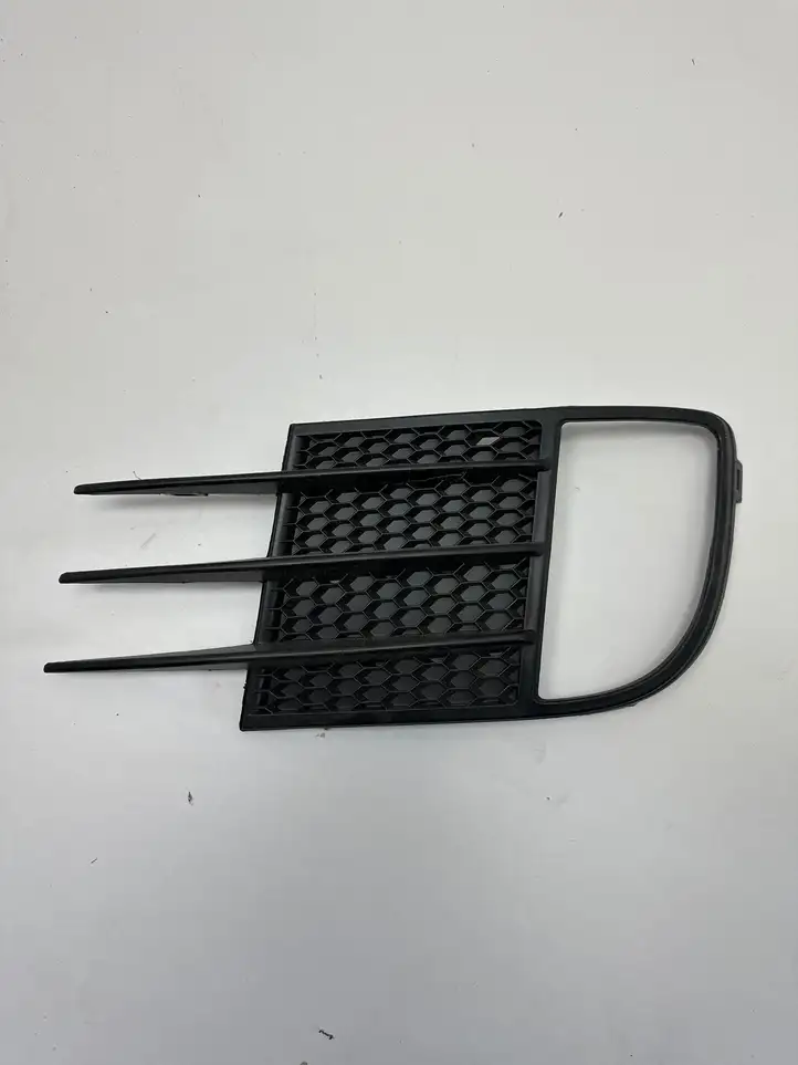 Volkswagen Golf VI (2009 - 2013)  5K0853665C Декоративная решётка противотуманной фары