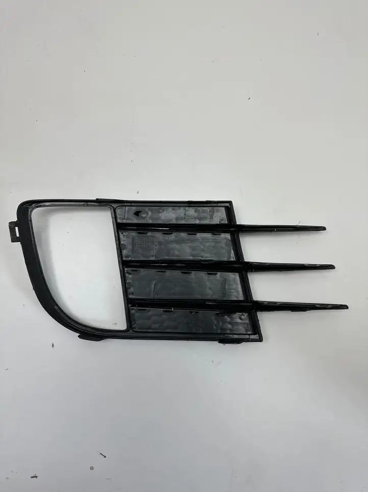 Volkswagen Golf VI (2009 - 2013)  5K0853665C Декоративная решётка противотуманной фары