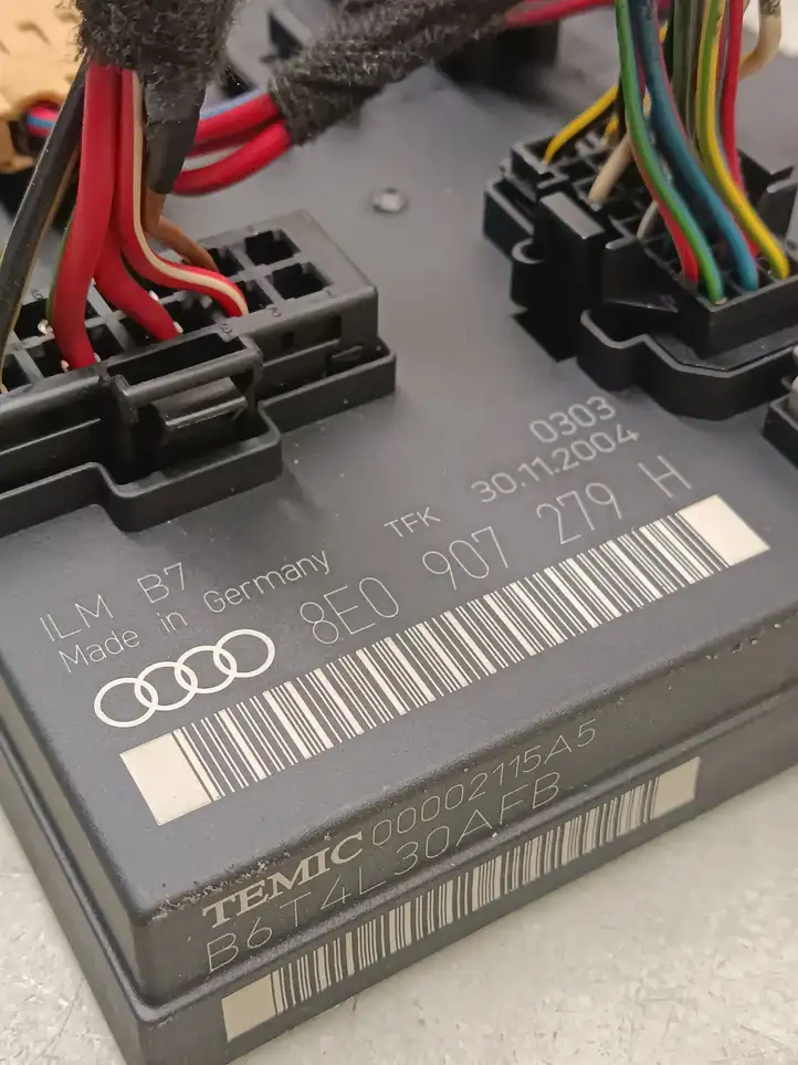 Audi A4 S4 B7 8E 8H (2004 - 2009) 8E0907279H Модуль комфорта — фото 4