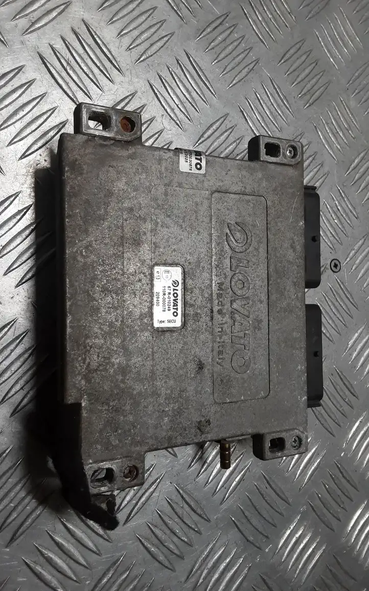 Toyota Prius (XW20) (2003 - 2009) 67R010249 Блок управления ГБО — фото 4