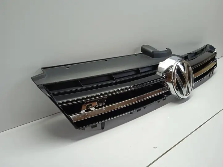 Volkswagen Golf VII (2013 - 2019)  5G0853653 Передняя решётка