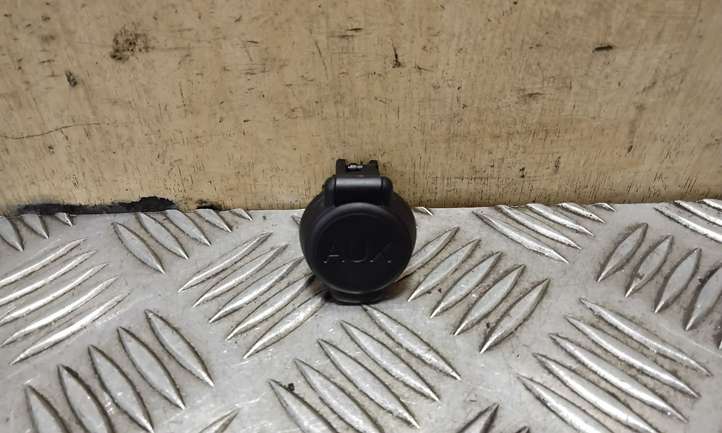 Peugeot 508 (2010 - 2014)  96647952XT Разъем AUX