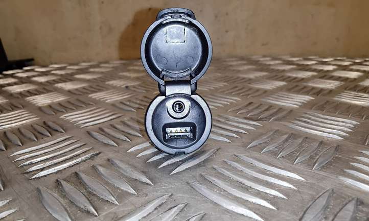 Peugeot 508 (2010 - 2014)  96647952XT Разъем AUX