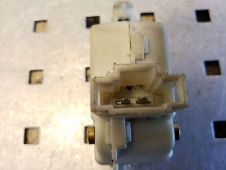 Volkswagen Polo (2005 - 2009)  3B0959781C Привод замка задней двери