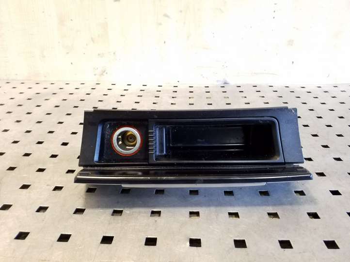 Volkswagen Passat CC (2012 - 2017)  3C0863284K Пепельница