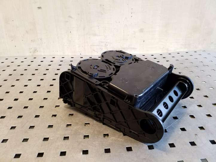 Volkswagen Passat CC (2012 - 2017)  3C0858329H Передний держатель чашки
