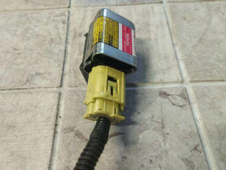 Toyota Prius (XW20) (2003 - 2009)  8986047040 Датчик удара надувных подушек