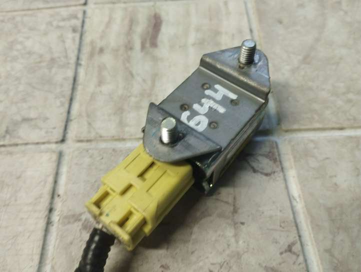 Toyota Prius (XW20) (2003 - 2009)  8986047040 Датчик удара надувных подушек