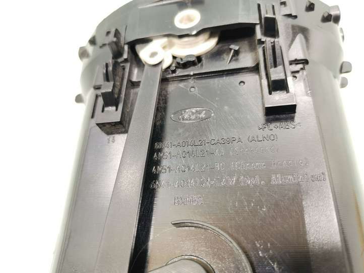 Ford Focus (2005 - 2008)  4M51-A014L21-AD Боковая воздушный дефлектор