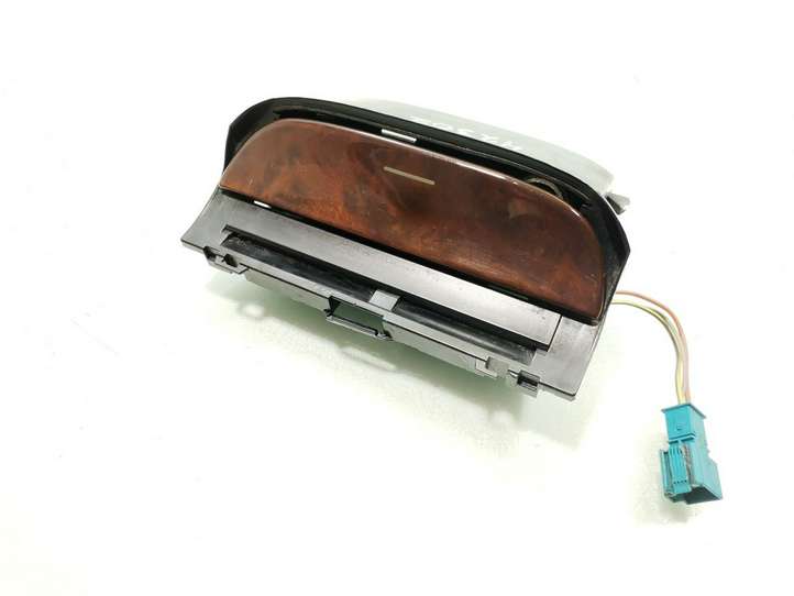 Mercedes-Benz ML W163 (1997 - 2005)  A1638100530 Пепельница
