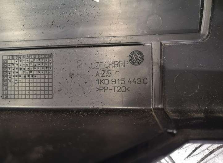 Audi A3/S3 8P (2004 - 2008)   Крышка ящика аккумулятора