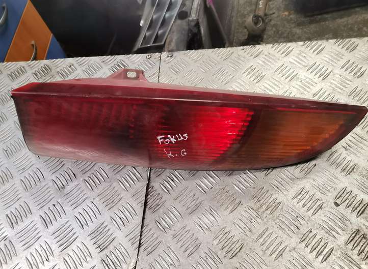 Ford Focus (1998 - 2004)   Задний фонарь в кузове