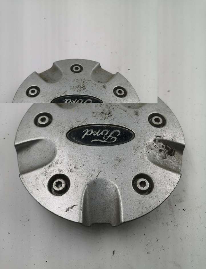Ford Mondeo Mk III (2000 - 2007)   Заводская крышка (крышки) от центрального отверстия колеса