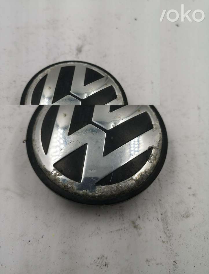 Volkswagen PASSAT B6 (2005 - 2010)   Заводская крышка (крышки) от центрального отверстия колеса