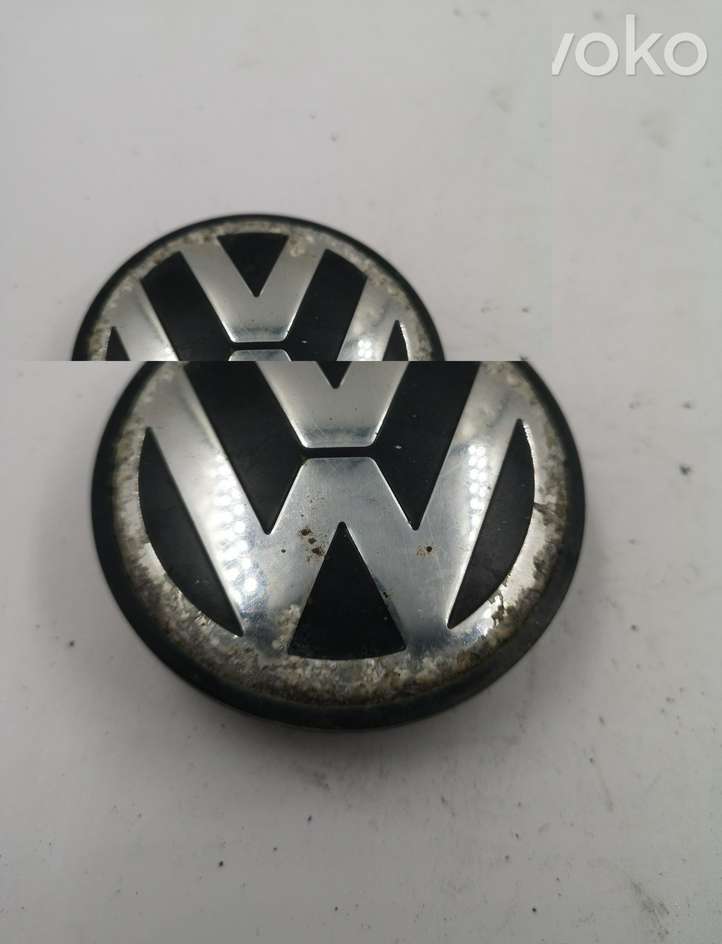 Volkswagen PASSAT B6 (2005 - 2010)   Заводская крышка (крышки) от центрального отверстия колеса