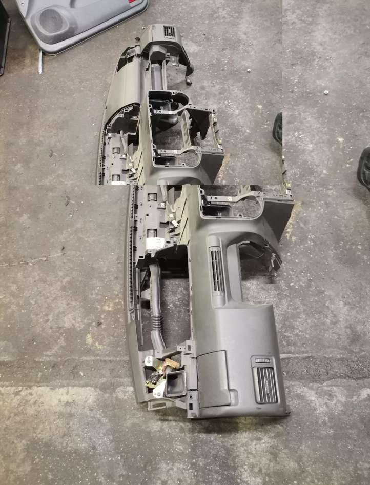 Nissan Note (E11) (2006 - 2014)   Панель