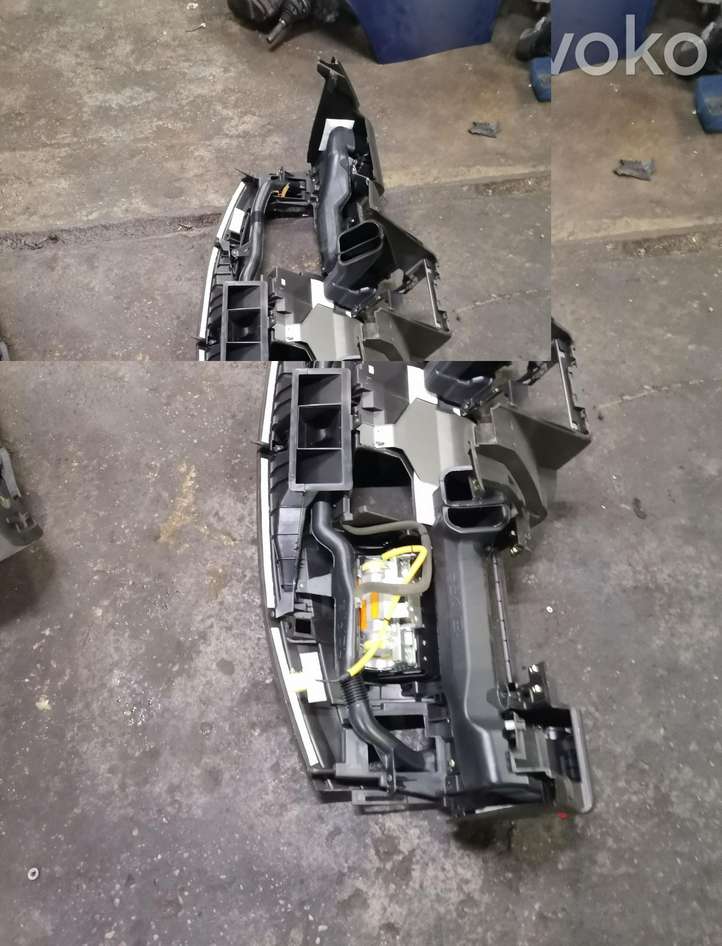 Nissan Note (E11) (2006 - 2014)   Панель