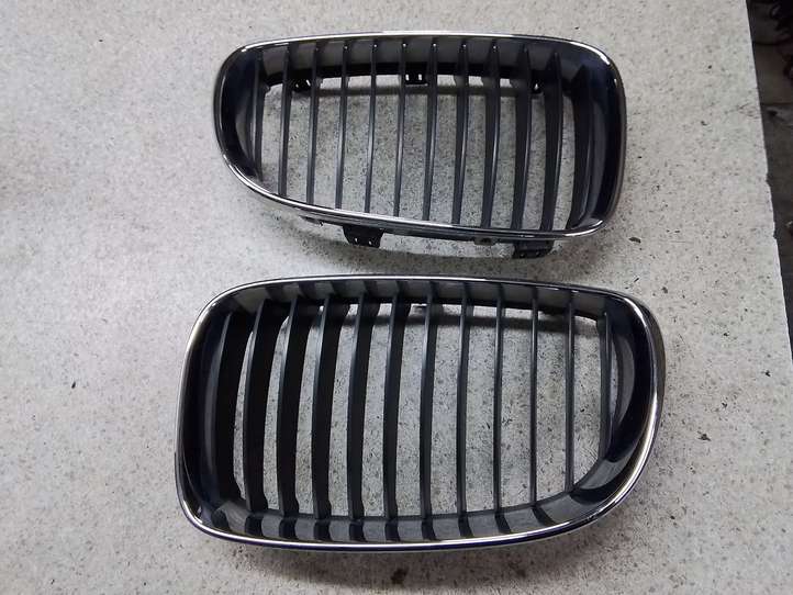 BMW 1 E81 E87 (2004 - 2011)  7166439 Верхняя решётка