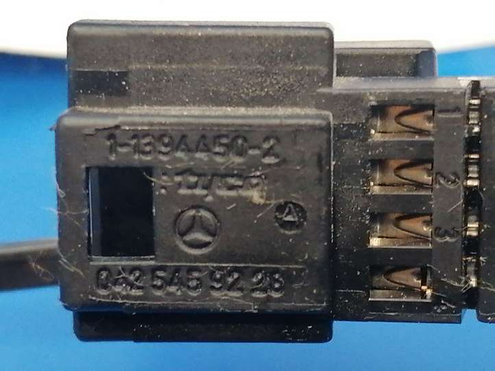 Mercedes-Benz C W204 (2007 - 2014)  A2045409806 Другой проводник