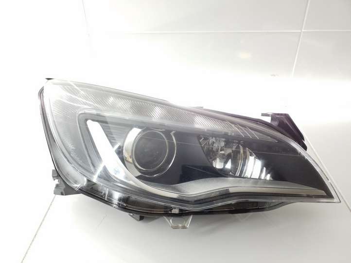 Opel Astra (2009 - 2012)  13253651 Передняя фара