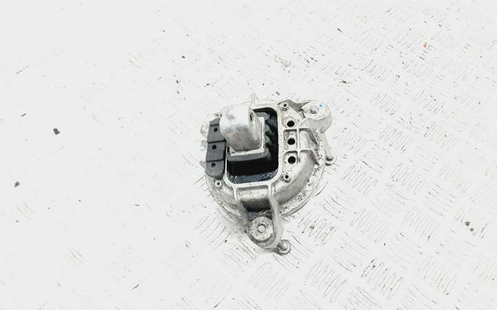 BMW 5 F10 F11 (2009 - 2016)  7935149 Подушка двигателя
