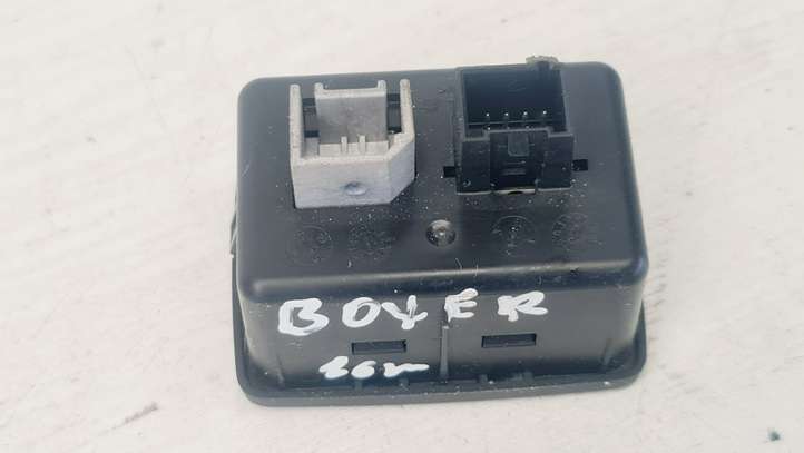 Peugeot Boxer (2015 - )  7356546330 Разъем USB
