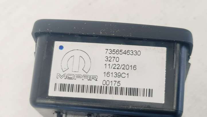 Peugeot Boxer (2015 - )  7356546330 Разъем USB